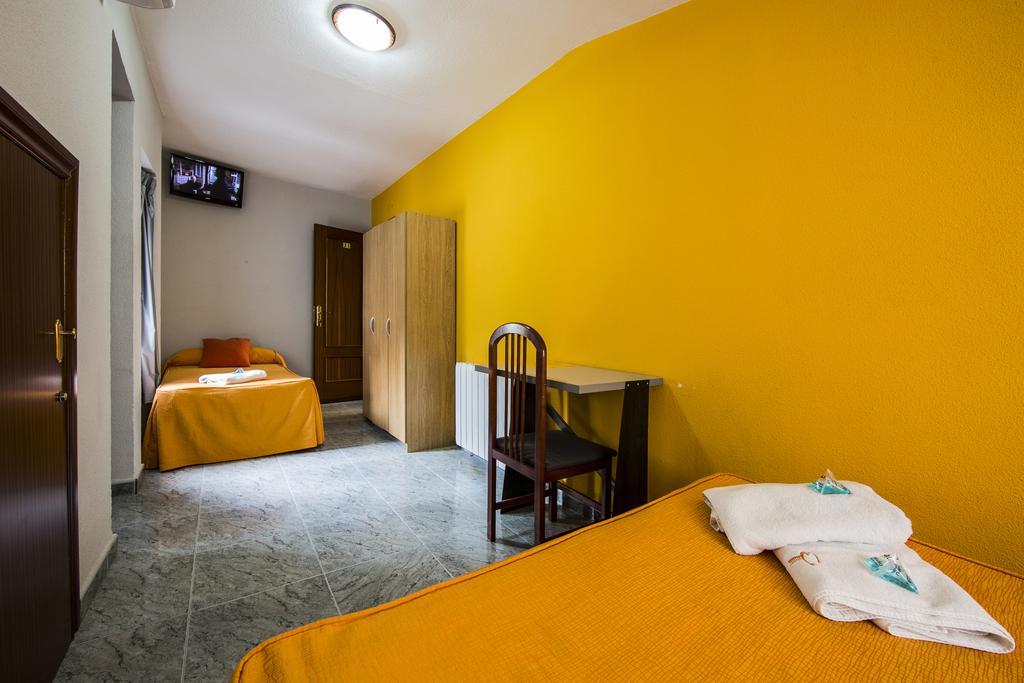 Hostal Escala Luna Salamanca Exterior foto